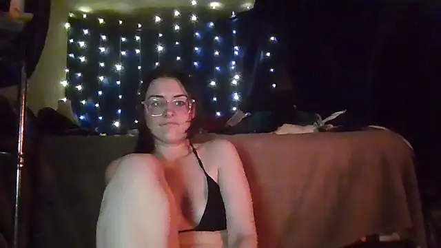 Snapshot of EyaDivine1 chatting on June 10, 2026, 3:41 am EyaDivine1 online show from June 10, 2026, 3:41 am