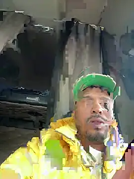 Snapshot of Danypapi chatting on April 27, 2026, 12:47 pm Danypapi online show from April 27, 2026, 12:47 pm