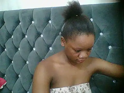 HotJeylee online show from December 19, 2025, 8:00 pm