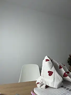 streetdoll online show from December 17, 2025, 8:08 am