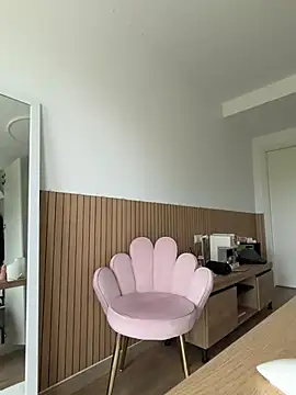 streetdoll online show from April 16, 2026, 6:36 am