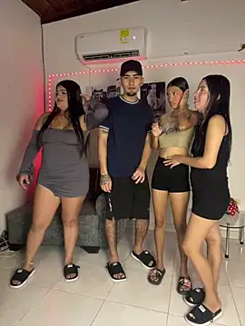 royalgirls x online show from December 3, 2025, 1:28 am