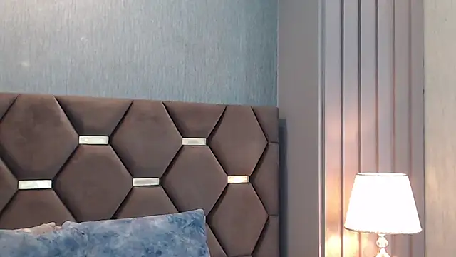 ThaniaJones online show from April 11, 2026, 11:47 am