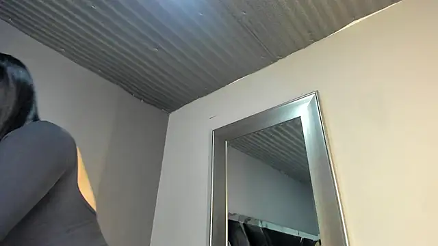 PaulinaDuarte online show from April 17, 2026, 12:41 pm