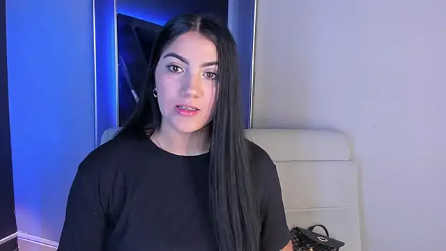 Snapshot of PaulinaDuarte chatting on October 13, 2025, 7:04 pm PaulinaDuarte online show from October 13, 2025, 7:04 pm