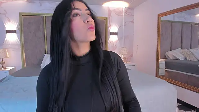 PaulinaDuarte online show from June 3, 2026, 11:22 am