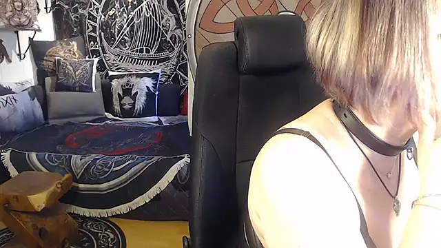 TittenMichelle online show from April 17, 2026, 6:38 am