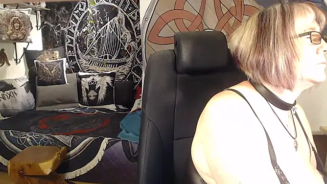 TittenMichelle online show from June 3, 2026, 4:44 pm