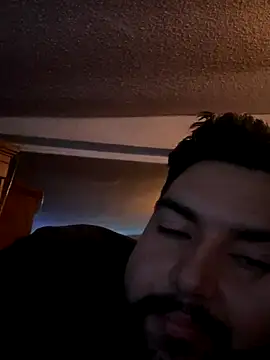 bigdickgio6923 online show from November 19, 2025, 12:32 am