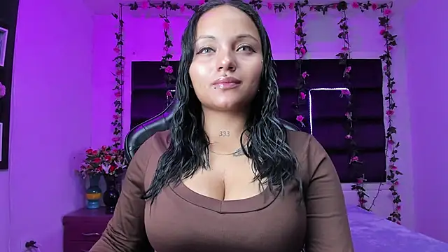 sweelanna   online show from November 16, 2025, 1:21 am