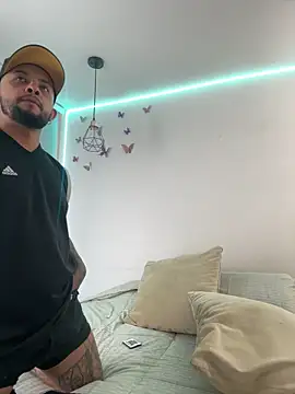 Chloe Johnson  online show from February 3, 2025, 2:34 pm