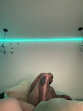 Chloe Johnson  online show from December 22, 2024, 5:11 am