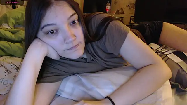 Snapshot of AlisaDevis chatting on October 12, 2025, 4:08 pm AlisaDevis online show from October 12, 2025, 4:08 pm