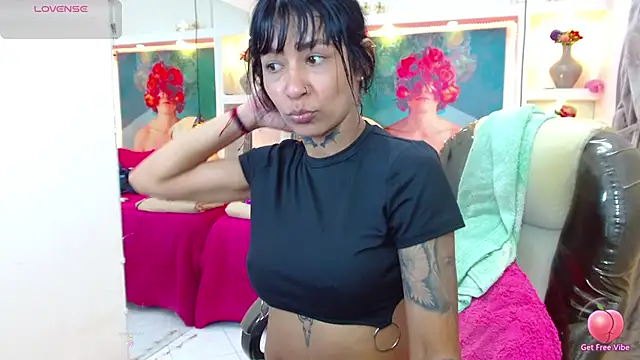 lorenapinto online show from November 4, 2025, 1:20 am