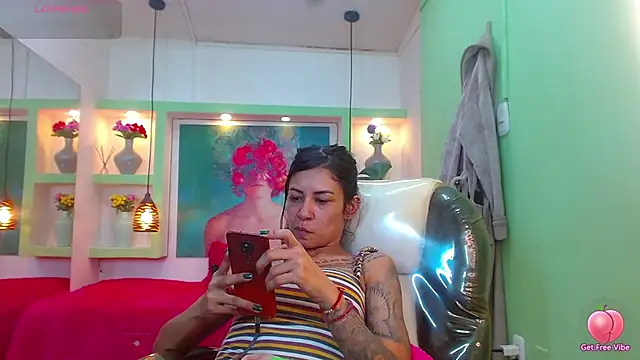 lorenapinto online show from December 4, 2025, 4:22 am