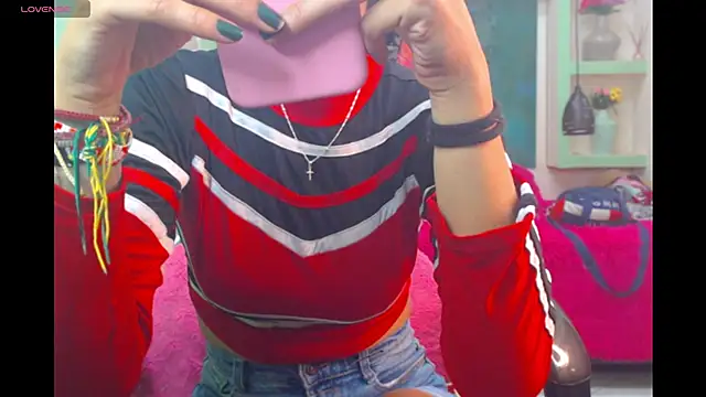 lorenapinto online show from April 18, 2026, 3:42 am