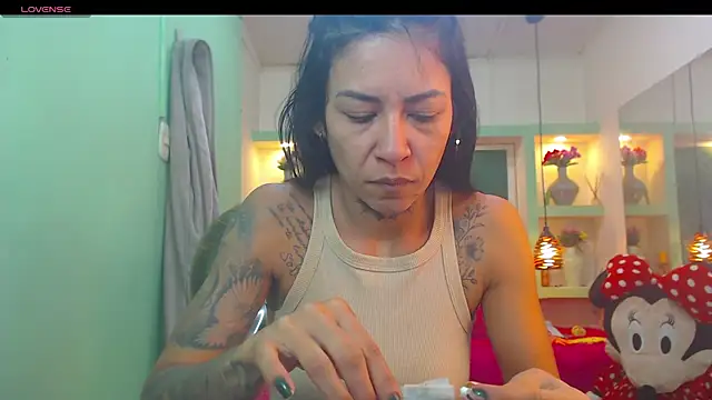 lorenapinto online show from May 25, 2026, 11:25 pm