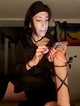 freyamoret online show from October 24, 2025, 3:27 am