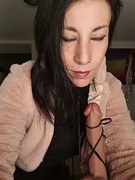 freyamoret online show from April 9, 2026, 2:24 am