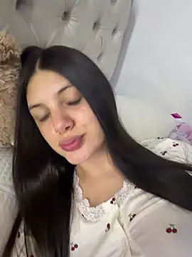 EmilyS   online show from February 16, 2026, 4:33 am