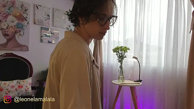 cuddlingbunny online show from November 12, 2025, 9:40 pm