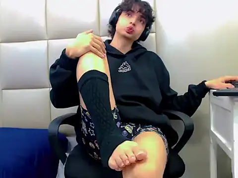 Sr BonnyEthan online show from February 8, 2026, 1:53 pm