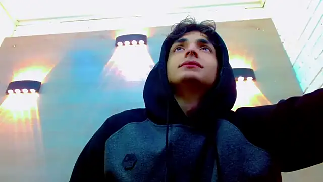 Sr BonnyEthan online show from November 26, 2025, 2:06 pm