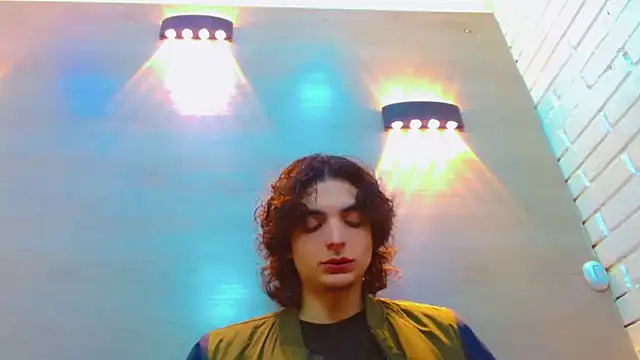 Sr BonnyEthan online show from November 5, 2025, 1:47 pm