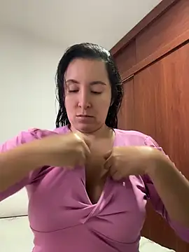 Snapshot of emely_sexx20 chatting on May 6, 2026, 10:25 pm emely sexx20 online show from May 6, 2026, 10:25 pm