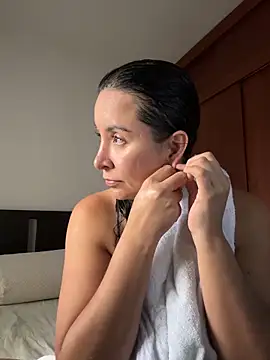 Snapshot of emely_sexx20 chatting on April 23, 2026, 10:00 pm emely sexx20 online show from April 23, 2026, 10:00 pm