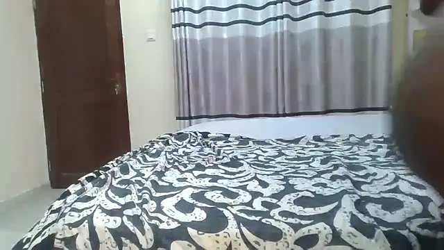 Snapshot of Fine_assie chatting on June 15, 2026, 12:12 am Fine assie online show from June 15, 2026, 12:12 am