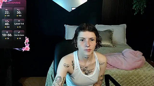 pretty cristal69 online show from February 5, 2026, 12:01 pm