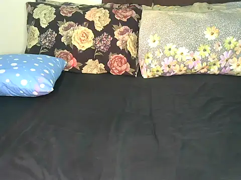 Bella cute01 online show from February 13, 2026, 9:59 pm