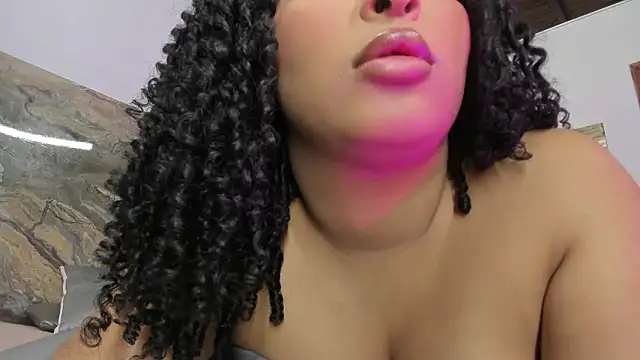 Snapshot of kaleb_violeta_1 chatting on February 5, 2026, 3:24 am kaleb violeta 1 online show from February 5, 2026, 3:24 am