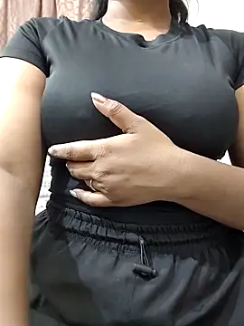 Snapshot of MohiniHott chatting on May 5, 2026, 6:05 am MohiniHott online show from May 5, 2026, 6:05 am