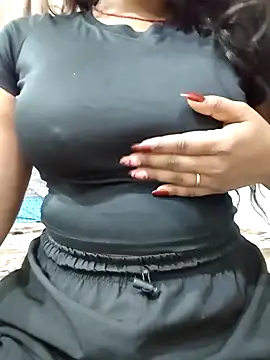 MohiniHott online show from June 25, 2026, 5:12 am