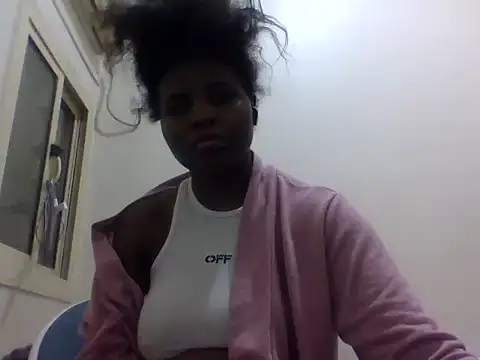 queenzuena online show from May 5, 2026, 9:07 pm