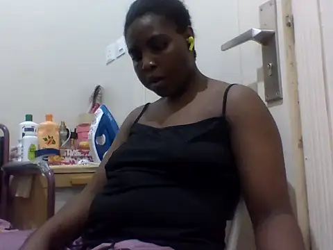 queenzuena online show from May 21, 2026, 8:50 pm