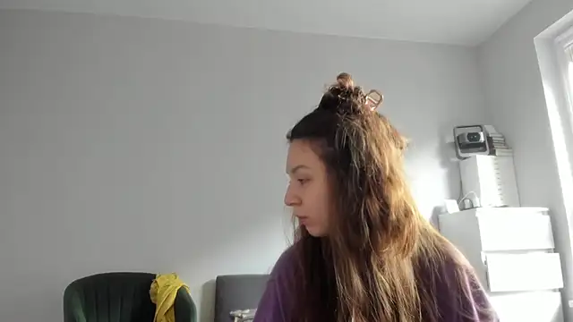 Adela Vetta online show from April 18, 2026, 8:38 am