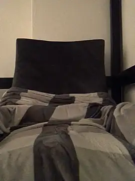 Simboxxx040 online show from January 8, 2025, 5:27 am