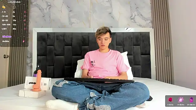 Snapshot of bunny_maxi chatting on February 14, 2025, 1:08 pm bunny maxi online show from February 14, 2025, 1:08 pm