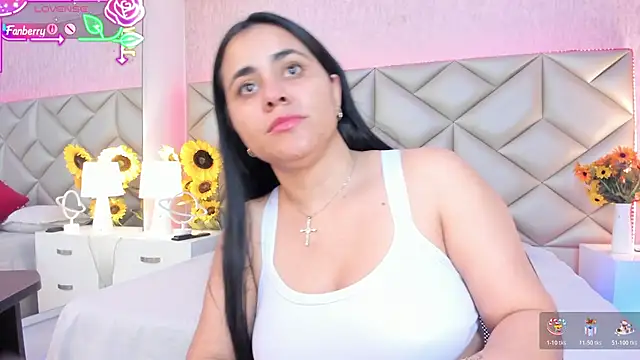 Brenda Garcia online show from November 17, 2025, 7:18 pm