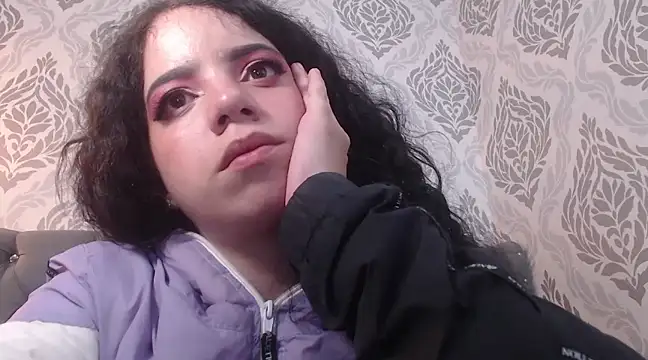 EmmaCowperr online show from March 12, 2025, 5:38 pm