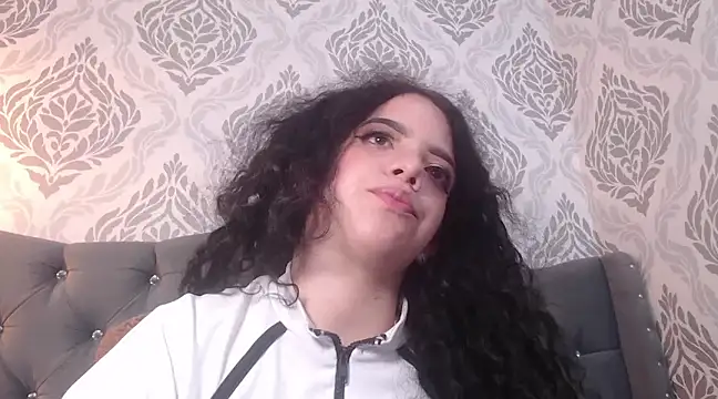 EmmaCowperr online show from March 13, 2025, 6:45 pm