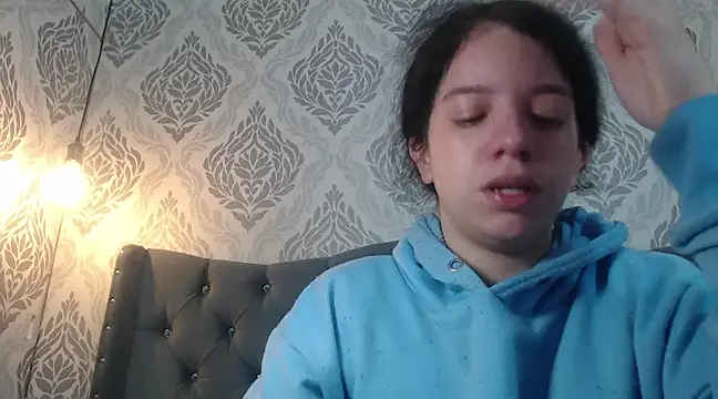 EmmaCowperr online show from February 28, 2025, 1:03 pm