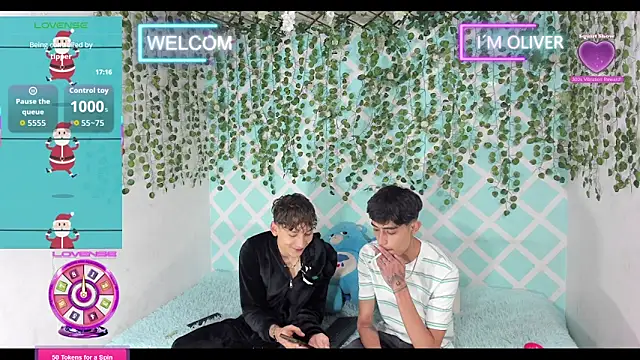 oliverhot2005 online show from December 18, 2025, 5:06 pm