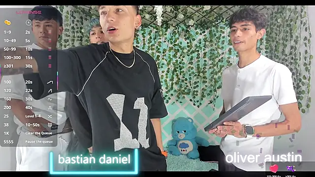 oliverhot2005 online show from November 18, 2025, 2:42 pm