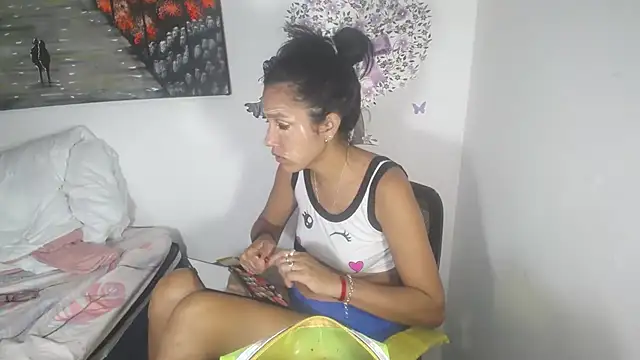 KamileLatinasexy online show from October 20, 2025, 12:45 am