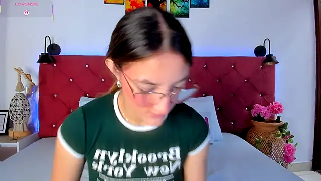 Ruth harvey  online show from October 21, 2025, 1:32 pm