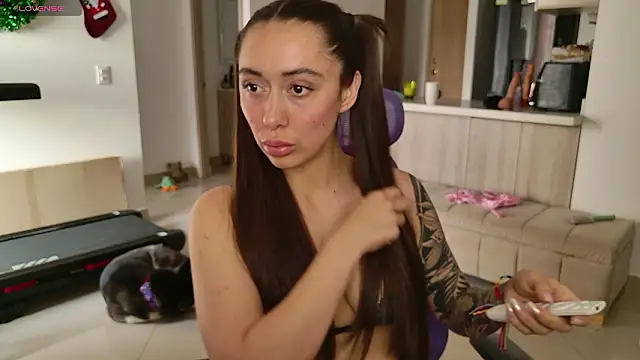 emiliasommer online show from February 3, 2026, 1:38 pm